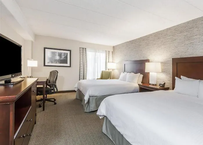 Courtyard By Marriott Center Hotel