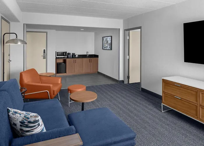 Courtyard By Marriott Center 4*