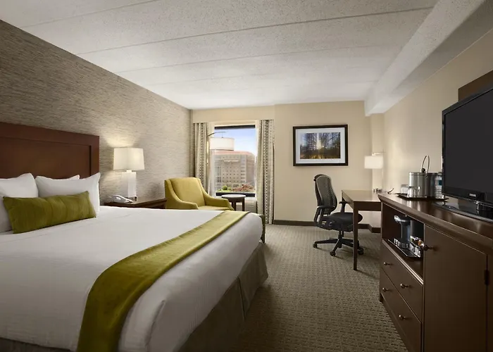Courtyard By Marriott Center Hotel