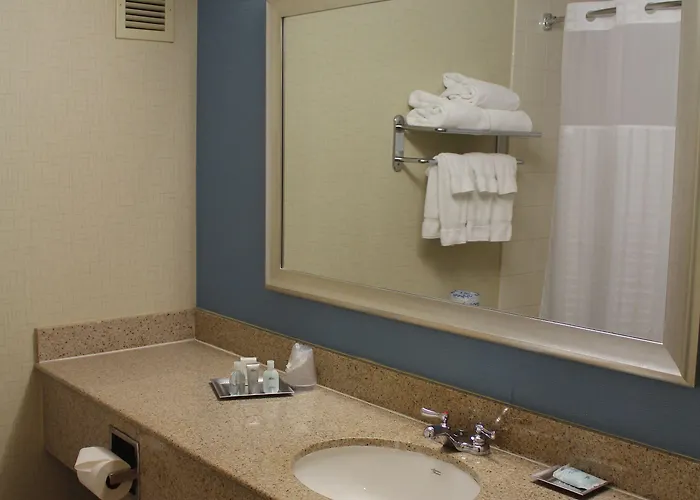 Courtyard By Marriott Center Hotel