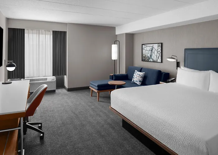 Courtyard By Marriott Center Hotel