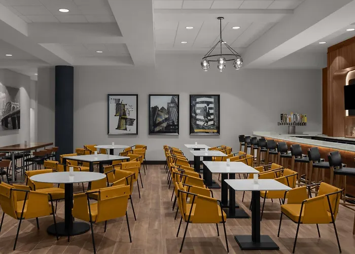 Courtyard By Marriott Center Hotel