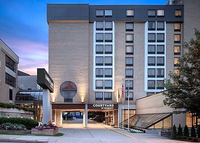 Courtyard By Marriott Center