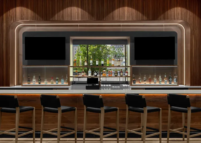 Courtyard By Marriott Center Hotel