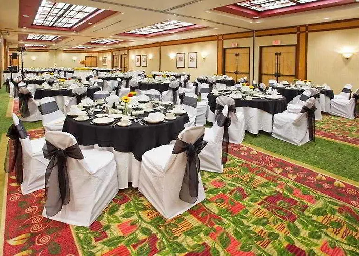 Courtyard By Marriott Center