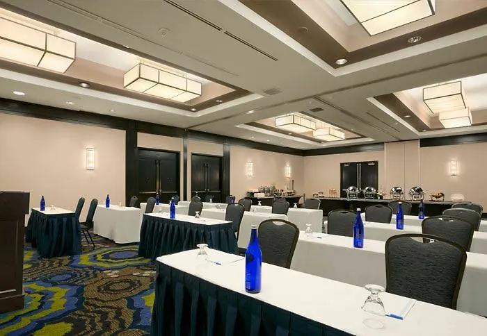 Courtyard By Marriott Center Hotel